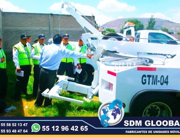 Fabricacion conversion, equipamiento y Venta de Unidades Moviles Medicas, Seguridad, Gobieno, Oficinas, Cobro, Rescate, Salvamento, Proteccion, Higiene, Traslado de Reos. Las unidades móviles especiales son vehículos adaptados para llevar servicios y atención a diferentes lugares, especialmente a zonas remotas o de difícil acceso. Estas unidades pueden ser utilizadas para diversos fines, como atención médica, educación, trámites gubernamentales, y más, llevando la atención directamente a la población.Unidades médicas móviles:Equipadas con consultorios, laboratorios o áreas de atención para brindar servicios de salud a comunidades alejadas, Unidades de capacitación móvil:Aulas móviles o centros de capacitación que llevan programas educativos y de formación a diferentes lugares, Unidades de atención gubernamental móvil:Ofrecen servicios como trámites legales, registro civil o asesoría en comunidades distantes,Beneficios de las unidades móviles especiales:Mayor alcance:Permiten llegar a poblaciones que no tienen fácil acceso a servicios o centros de atención. Mayor eficiencia:Ofrecen servicios de manera descentralizada, adaptándose a las necesidades de cada comunidad. Mayor impacto:Al acercar los servicios a la población, se genera un impacto positivo en la calidad de vida de las personas. Flexibilidad:Pueden adaptarse a diferentes tipos de vehículos (camiones, furgonetas, autobuses) dependiendo de las necesidades.