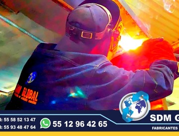 Fabricacion conversion, equipamiento y Venta de Unidades Moviles Medicas, Seguridad, Gobieno, Oficinas, Cobro, Rescate, Salvamento, Proteccion, Higiene, Traslado de Reos. Las unidades móviles especiales son vehículos adaptados para llevar servicios y atención a diferentes lugares, especialmente a zonas remotas o de difícil acceso. Estas unidades pueden ser utilizadas para diversos fines, como atención médica, educación, trámites gubernamentales, y más, llevando la atención directamente a la población.Unidades médicas móviles:Equipadas con consultorios, laboratorios o áreas de atención para brindar servicios de salud a comunidades alejadas, Unidades de capacitación móvil:Aulas móviles o centros de capacitación que llevan programas educativos y de formación a diferentes lugares, Unidades de atención gubernamental móvil:Ofrecen servicios como trámites legales, registro civil o asesoría en comunidades distantes,Beneficios de las unidades móviles especiales:Mayor alcance:Permiten llegar a poblaciones que no tienen fácil acceso a servicios o centros de atención. Mayor eficiencia:Ofrecen servicios de manera descentralizada, adaptándose a las necesidades de cada comunidad. Mayor impacto:Al acercar los servicios a la población, se genera un impacto positivo en la calidad de vida de las personas. Flexibilidad:Pueden adaptarse a diferentes tipos de vehículos (camiones, furgonetas, autobuses) dependiendo de las necesidades.