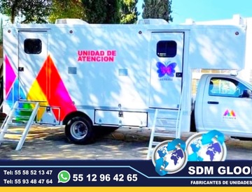 Fabricacion conversion, equipamiento y Venta de Unidades Moviles Medicas, Seguridad, Gobieno, Oficinas, Cobro, Rescate, Salvamento, Proteccion, Higiene, Traslado de Reos. Las unidades móviles especiales son vehículos adaptados para llevar servicios y atención a diferentes lugares, especialmente a zonas remotas o de difícil acceso. Estas unidades pueden ser utilizadas para diversos fines, como atención médica, educación, trámites gubernamentales, y más, llevando la atención directamente a la población.Unidades médicas móviles:Equipadas con consultorios, laboratorios o áreas de atención para brindar servicios de salud a comunidades alejadas, Unidades de capacitación móvil:Aulas móviles o centros de capacitación que llevan programas educativos y de formación a diferentes lugares, Unidades de atención gubernamental móvil:Ofrecen servicios como trámites legales, registro civil o asesoría en comunidades distantes,Beneficios de las unidades móviles especiales:Mayor alcance:Permiten llegar a poblaciones que no tienen fácil acceso a servicios o centros de atención. Mayor eficiencia:Ofrecen servicios de manera descentralizada, adaptándose a las necesidades de cada comunidad. Mayor impacto:Al acercar los servicios a la población, se genera un impacto positivo en la calidad de vida de las personas. Flexibilidad:Pueden adaptarse a diferentes tipos de vehículos (camiones, furgonetas, autobuses) dependiendo de las necesidades.