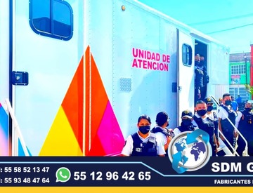 Fabricacion conversion, equipamiento y Venta de Unidades Moviles Medicas, Seguridad, Gobieno, Oficinas, Cobro, Rescate, Salvamento, Proteccion, Higiene, Traslado de Reos. Las unidades móviles especiales son vehículos adaptados para llevar servicios y atención a diferentes lugares, especialmente a zonas remotas o de difícil acceso. Estas unidades pueden ser utilizadas para diversos fines, como atención médica, educación, trámites gubernamentales, y más, llevando la atención directamente a la población.Unidades médicas móviles:Equipadas con consultorios, laboratorios o áreas de atención para brindar servicios de salud a comunidades alejadas, Unidades de capacitación móvil:Aulas móviles o centros de capacitación que llevan programas educativos y de formación a diferentes lugares, Unidades de atención gubernamental móvil:Ofrecen servicios como trámites legales, registro civil o asesoría en comunidades distantes,Beneficios de las unidades móviles especiales:Mayor alcance:Permiten llegar a poblaciones que no tienen fácil acceso a servicios o centros de atención. Mayor eficiencia:Ofrecen servicios de manera descentralizada, adaptándose a las necesidades de cada comunidad. Mayor impacto:Al acercar los servicios a la población, se genera un impacto positivo en la calidad de vida de las personas. Flexibilidad:Pueden adaptarse a diferentes tipos de vehículos (camiones, furgonetas, autobuses) dependiendo de las necesidades.
